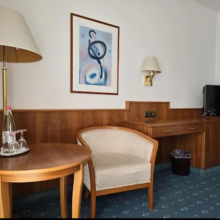 Hotel De Lux *