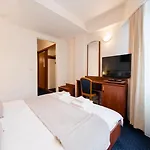 Hotel De Lux