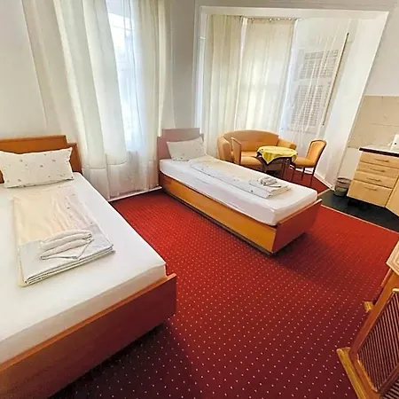 De Lux Hotel *