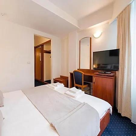 Hotel De Lux