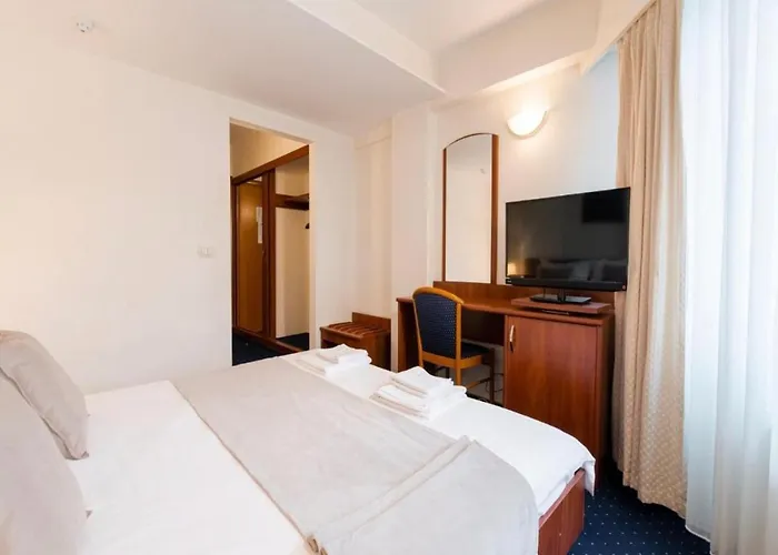 Hotel De Lux