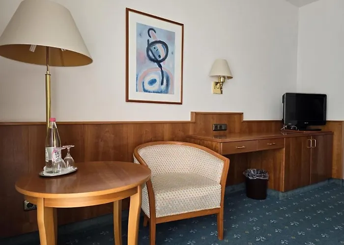 Hotel De Lux *